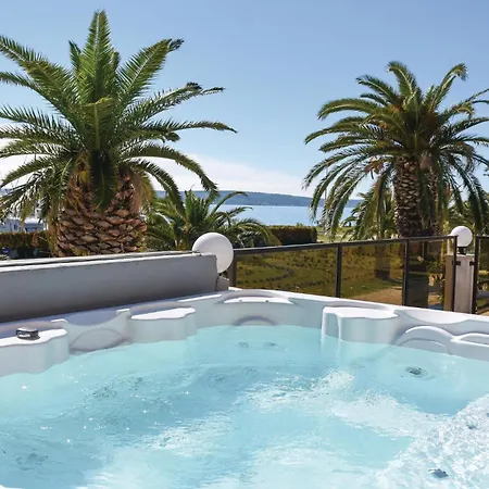 Дом отдыха Awesome In Kastel Gomilica Каштела