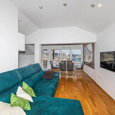 Awesome In Kastel Gomilica * Каштела