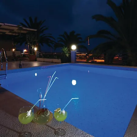 Дом отдыха Awesome In Kastel Gomilica Каштела