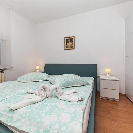 Awesome In Kastel Gomilica Каштела