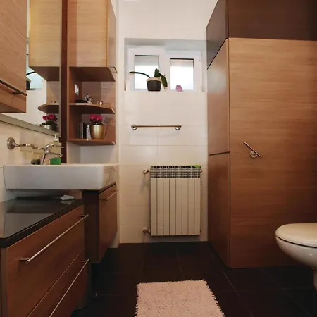 Дом отдыха Awesome In Kastel Gomilica