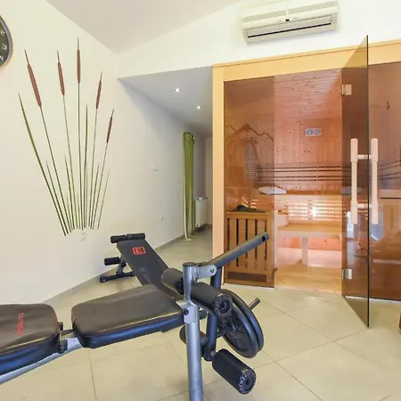 Awesome In Kastel Gomilica Дом отдыха Каштела