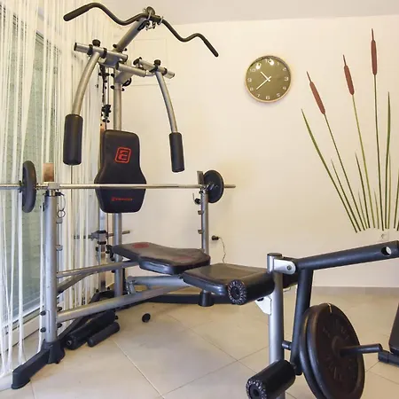 Дом отдыха Awesome In Kastel Gomilica *