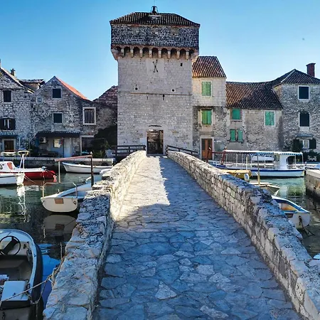 Nyaraló In Kastel Gomilica With Sauna *