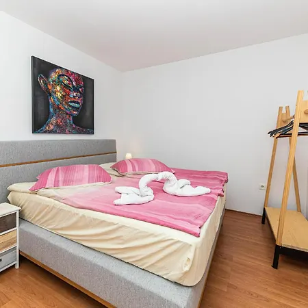 Awesome In Kastel Gomilica *