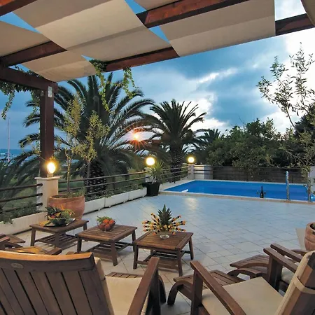 Дом отдыха Awesome In Kastel Gomilica