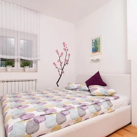 Дом отдыха Awesome In Kastel Gomilica *